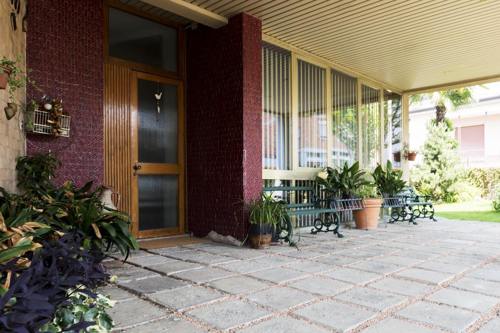 Rooms Villa Bergamo Airport Scanzorosciate Exteriör bild